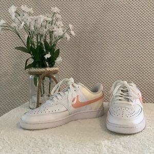 Girls 7.5 Nike tennis shoes